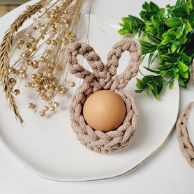 holder na jajko, beżowy koszyk na jajko z sznurka z uszkami zajączek