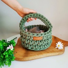 zielony koszyk wielkanocny z sznurka bawełnianego