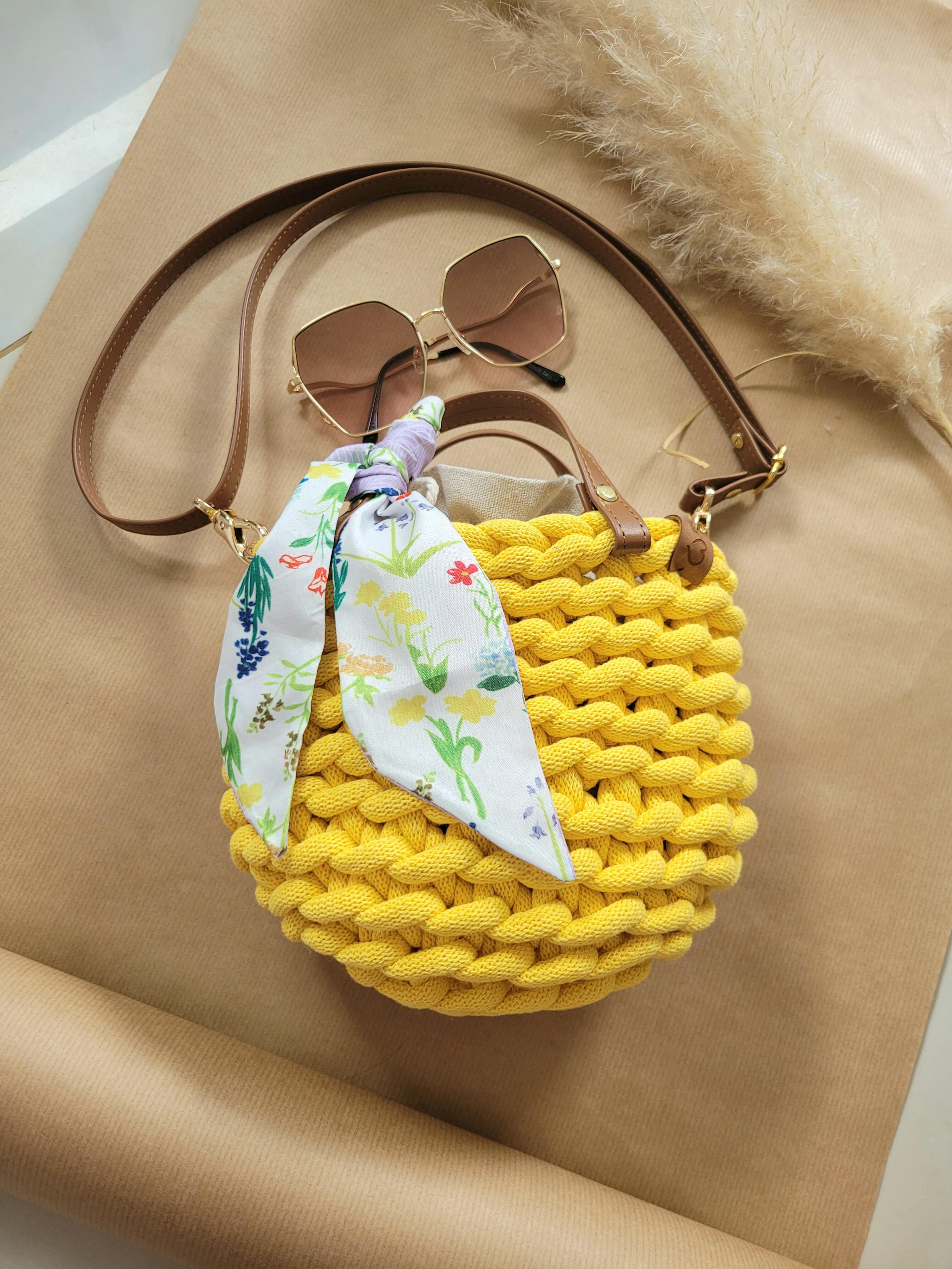 torebka handmade cytrynowa ze sznurka z apaszka 